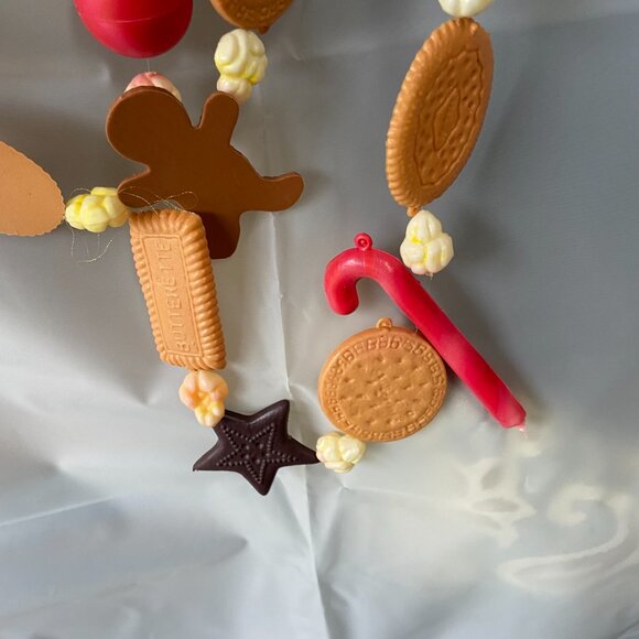 8 Foot Gingerbread, Candy Cane and Butterette Cookie Themed Christmas Garland. - Picture 3 of 6